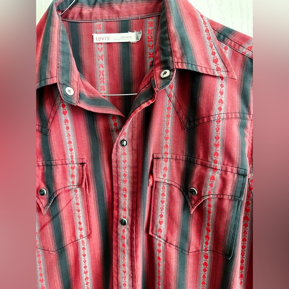 Levi’s Pearl Snap Western Shirt - Picture 3 of 3